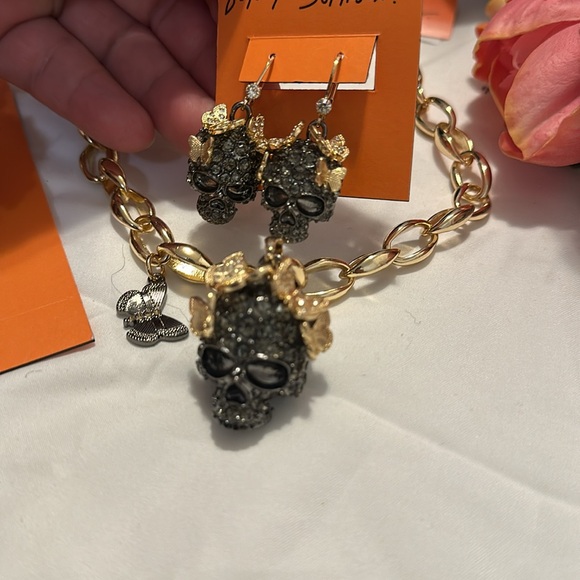 Betsy Johnson skull purse charm, earrings and necklace set - Picture 3 of 12